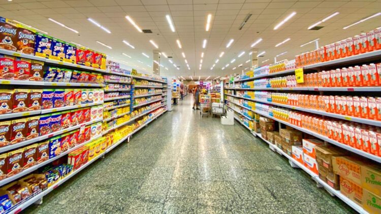 La OCU dicta sentencia: estos son los supermercados más baratos de España en 2025 1 La OCU dicta sentencia: estos son los supermercados
