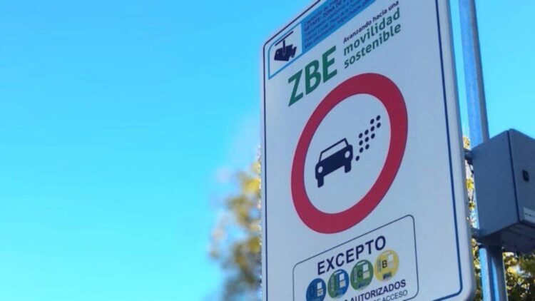 Es oficial: estas restricciones al tráfico afectan ya a 10 millones de coches españoles 1 Restricciones al tráfico afectan ya a 10 millones de coches españoles