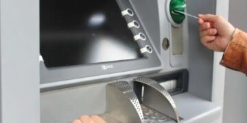 Confirmado: este gesto al sacar dinero del cajero