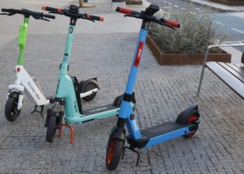 Lo que hará con los patinetes eléctricos manipulados o sin seguro