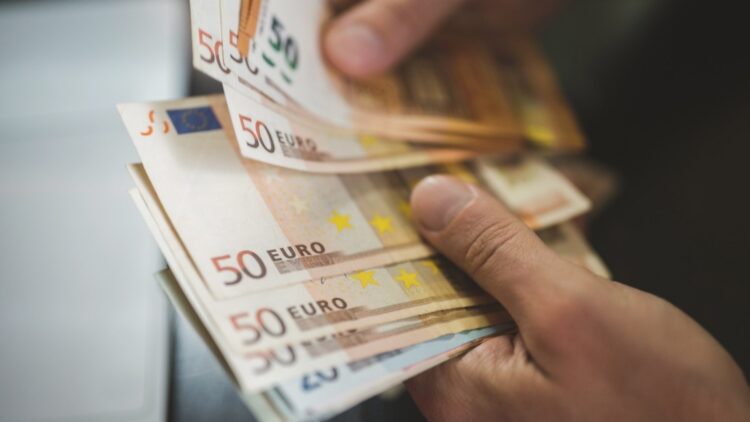 Andrés Millán, abogado laboralista: "Si pudiera cobrar 15.000 euros en enero, sería ideal; el dinero vale más ahora" 1 Si pudiera cobrar 15.000 euros en enero, sería ideal