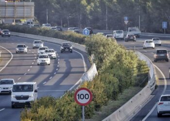 La DGT reduce a 100 km/h la velocidad máxima