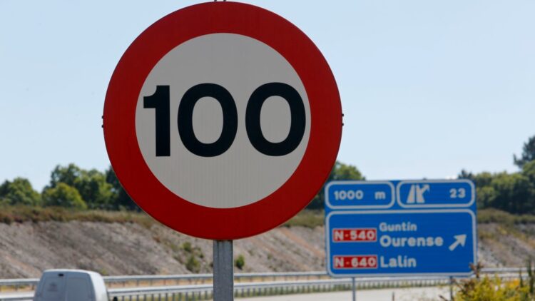 Es oficial: la DGT está reduciendo a 100km/h la velocidad máxima en algunas carreteras y esta es la razón 1 La DGT está reduciendo a 100km/h la velocidad máxima