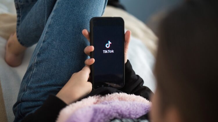 La alerta de un experto: así está siendo "adiestrado" tu hijo cada vez que le dejas entrar a TikTok 1 "Adiestrado" tu hijo cada vez que le dejas entrar a TikTok