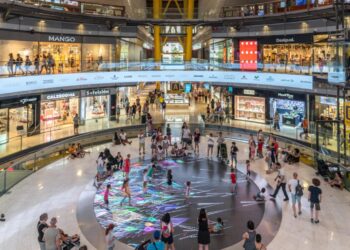 Barcelona permitirá la apertura de sus centros comerciales