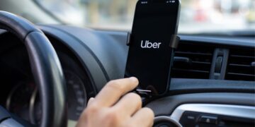 Uber vuelve a la polémica tras la nueva ley del taxi en Barcelona
