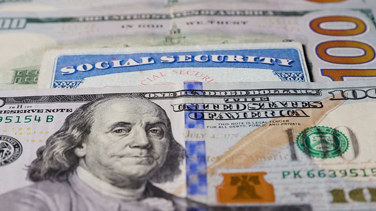 $1,976 Social Security Check Confirmed Starting in January 2025 – Many Retirees Will Receive Less for This Reason