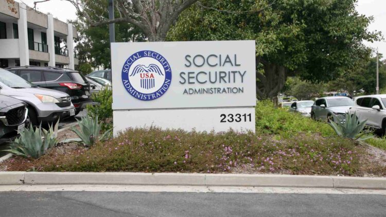 Problems for Immigrants Collecting Social Security Checks – They Could Face Cuts in 2025