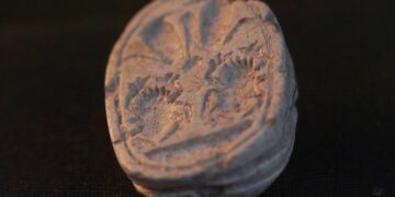Confirmed - 3-year-old girl accidentally discovers 3,800-year-old Canaanite amulet in Israel
