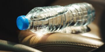 Confirmed - leaving a water bottle in the car can cause a fire and here's why