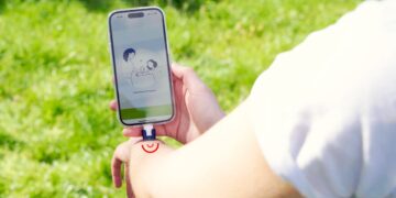Confirmed by dermatologists - this German mobile phone-connected invention reduces insect itching by 78% in just 10 minutes