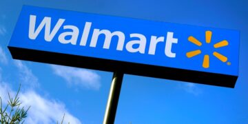 Walmart launches its first “dark stores” with no signage or public access and is revolutionizing online commerce