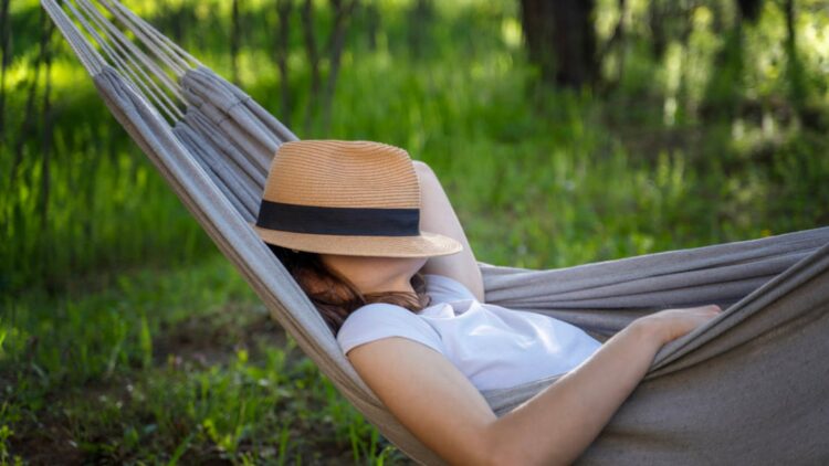 Not 30 minutes, not 4 hours—experts reveal the key times for waking up without unpleasant symptoms