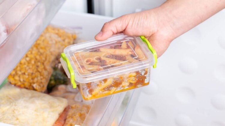 Confirmed—Storing hot food in the refrigerator is more dangerous than you think