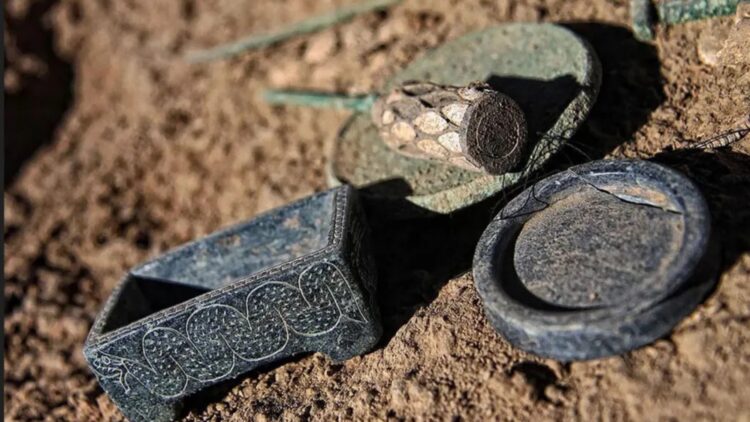 Archaeologists in Iran unearth the tomb of an elite young woman from 3,000 years ago with gold jewelry and a mysterious chest containing snakes and scorpions 1 Archaeologists in Iran unearth the tomb of an elite young woman from 3,000 years ago with gold jewelry and a mysterious chest containing snakes and scorpions