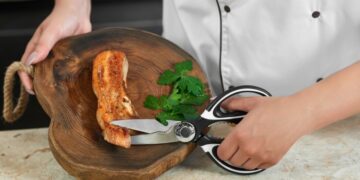 The best-kept secret of chefs: how a pair of inexpensive kitchen scissors can replace half a drawer of utensils