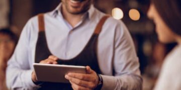 If you do this after eating at a restaurant, your mental health and social conscience are above average