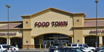 Unexpected farewell—after more than 30 years of history, the Food Town branch in Sugar Land is closing, making it the fourth supermarket in the chain to say goodbye to Texas in 2025