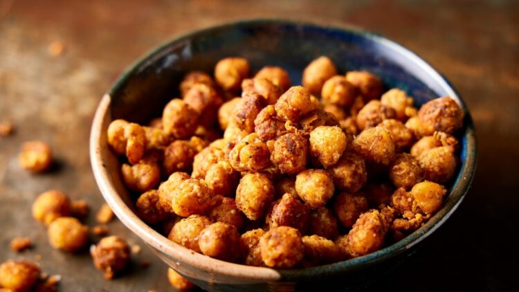 Goodbye to laxatives—experts reveal that roasted chickpeas at night are the key to regulating bowel movements and waking up feeling lighter