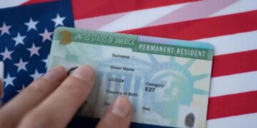 Green card in 2025—USCIS changes forms, prices, and medical exams, and many immigrants could see their applications rejected if they do not meet these hidden requirements