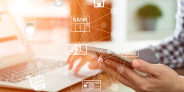 The silent mistake when transferring money or paying debts that ruins your financial history—this is the worst day of the week to do it, and almost no one knows it