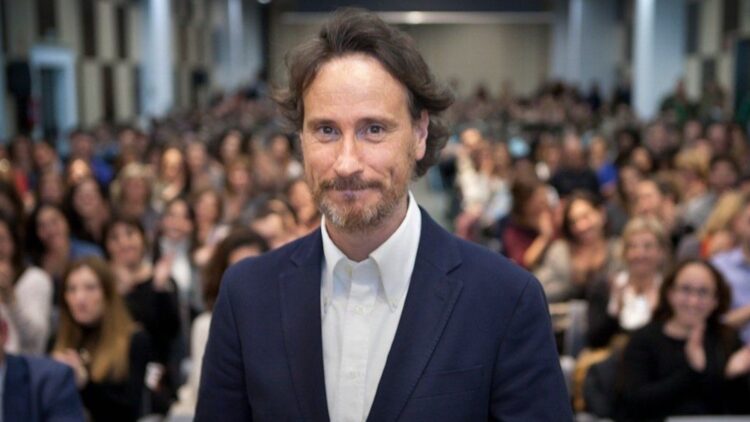 Víctor Küppers, expert in positive psychology: “We all know that person who is always looking out for others, who lives in service mode, and that is something very simple but very significant” 1 Víctor Küppers, expert in positive psychology: “We all know that person who is always looking out for others, who lives in service mode, and that is something very simple but very significant”