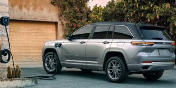 Bad news if you own a Stellantis or Jeep—91,000 Grand Cherokee PHEV SUVs are being urgently recalled after a software error was discovered that increases the risk of accidents.
