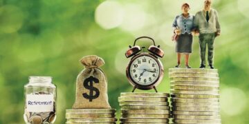 Confirmed—retiring before age 60 is the new American dream—experts warn of hidden risks and tax advantages that few know about