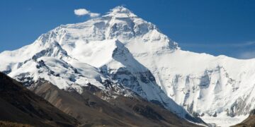 Confirmed—four British adventurers will attempt to climb Everest in less than a week by inhaling xenon gas, and doctors are alarmed