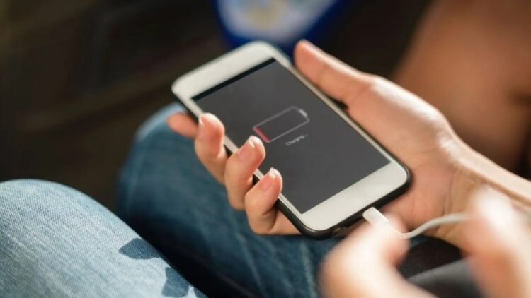 Confirmed—this simple gesture speeds up mobile charging without damaging your phone—and almost no one uses it