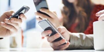 Goodbye to spending all day on your phone—experts reveal the exact limit to protect your mental health