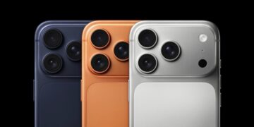 The “Scratchgate” scandal rocks Apple—the iPhone 17 Pro scratches just by looking at it, and Apple blames the switch from titanium to aluminum