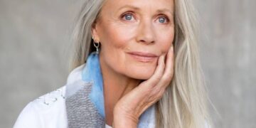 Say goodbye to harsh lines—the lack of blending is one of the most aging mistakes—and this natural light trick fixes it instantly