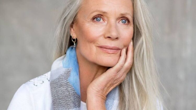 Say goodbye to harsh lines—the lack of blending is one of the most aging mistakes—and this natural light trick fixes it instantly