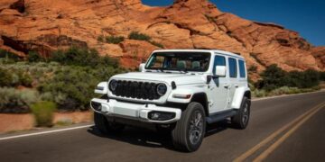 It's official—Stellantis orders recall of more than 320,000 Jeep plug-in hybrids in the US and Canada due to fire risk in high-voltage batteries