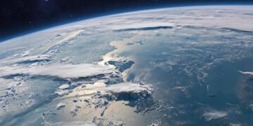 Dust from the far side of the Moon has just revealed something scientists has never seen there: tiny fragments from an extremely rare space rock. When they studied the material extracted from the Chang’e-6 mission in China, they found some microscopic grains from a very fragile, but rich in water meteorite, that usually never survive when it crosses Earth atmosphere. This grain comes from a type of meteorite called an Ivuna-type carbonaceous chondrite, or CI chondrite. It’s the first time confirmed debris of this kind has ever been found on the Moon. The finding shows that even very fragile and wet asteroids can leave tiny prints trapped in lunar soil, and that the Moon can preserve clues about the solar system's early history that get destroyed easily on Earth. What’s special about this kind of meteorite? CI chondrites are some of the most strange known meteorites. They’re the most rich in water and volatile elements, and its composition looks like the one from space rocks like Ryugu y Bennu. Up to 20% of its mass can be water combined with hydrated minerals. That’s why it's so important to understand how water and other ingredient could have been delivered to the Earth and the Moon. However, these same qualities make them very fragile. CI chondrites are soft, crumbly, and highly porous compared to most other meteorites. When they enter Earth’s atmosphere on a high speed, it's quite easily for them to break, melt or completely destroy. Which is why less than 1% of all the meteorites found on our planet belong to this group. And, it might seem as if was simpler to find them on the Moon, since there is no atmosphere ready to burn them there, but there’s another problem: the objects that crash to the moon surface do it at a very high speed, whit such a violent impact, that usually, the rock just evaporates, melt, or get blasted back into space. How scientists found CI dust in Chang’e-6 samples Besides the difficulties, the team, guided by the geochemists Jintuan Wang and Zhiming Chen from the Chinese Academy of Sciences, decided to examine, very carefully, the Chang’e-6 material. The sample showed a “crater within a crater”: the Apolo crater, inside the huge South Pole-Aitken basin, that nearly covers a quarter of the Moon surface. And since this zone has already received so many impacts over time, it was a good place to look for old meteorites. The researched looked into 5.000 tiny fragments in the sample that would contained olivine, a magnesium and iron silicate mineral that often appears in volcanic rocks, impact melts and meteorites. They put aside many “clastos" (fragments) with olivine and then they assembled and polished it carefully to be able to study them with very powerful tools: scanning electron microscopy, electronic microprobe and secondary ion mass spectrometry. From all of the candidates, the team identified 7 clastos with olivine, which chemical matched with the olivine from the CI chondrites. This pieces, showed porphydic textures: olive crystals embedded in a vitreous matrix. The researchers compared patterns of silicon and oxygen isotopes, iron-to-manganese ratios, and concentrations of nickel and chromium oxides. Rocks from the Moon and Earth have established ranges for these values. The 7 clasts were not included in these ranges. But, their fingerprints matched those of CI chondrite meteorites. This indicates that the material probably came from a CI chondrite asteroid that struck the Moon, melted upon impact, and then cooled quickly enough to preserve its original chemistry. New findings about the solar system The scientists note that their method may be useful for upcoming research on Moon rocks and other returned samples: “Given the rarity of CI chondrites in Earth’s meteorite collection, our integrated methodology for identifying exogenous materials in lunar and potentially other returned samples offers a valuable tool for reassessing chondrite proportions in the inner Solar System.”