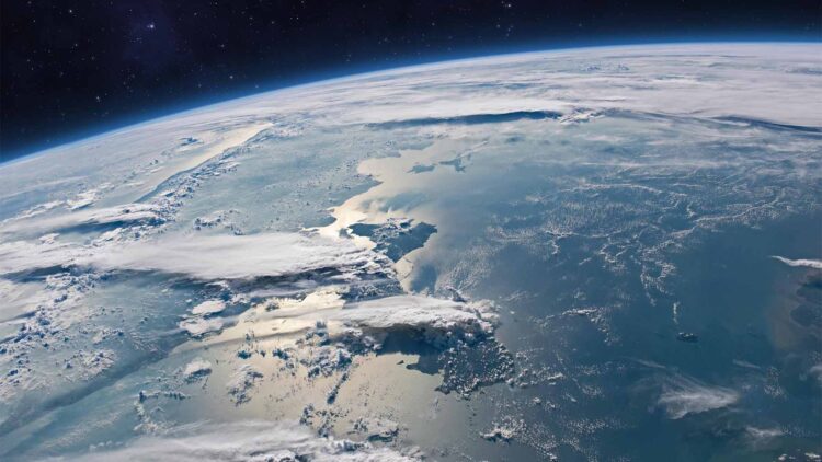 Dust from the far side of the Moon has just revealed something scientists has never seen there: tiny fragments from an extremely rare space rock. When they studied the material extracted from the Chang’e-6 mission in China, they found some microscopic grains from a very fragile, but rich in water meteorite, that usually never survive when it crosses Earth atmosphere. This grain comes from a type of meteorite called an Ivuna-type carbonaceous chondrite, or CI chondrite. It’s the first time confirmed debris of this kind has ever been found on the Moon. The finding shows that even very fragile and wet asteroids can leave tiny prints trapped in lunar soil, and that the Moon can preserve clues about the solar system's early history that get destroyed easily on Earth. What’s special about this kind of meteorite? CI chondrites are some of the most strange known meteorites. They’re the most rich in water and volatile elements, and its composition looks like the one from space rocks like Ryugu y Bennu. Up to 20% of its mass can be water combined with hydrated minerals. That’s why it's so important to understand how water and other ingredient could have been delivered to the Earth and the Moon. However, these same qualities make them very fragile. CI chondrites are soft, crumbly, and highly porous compared to most other meteorites. When they enter Earth’s atmosphere on a high speed, it's quite easily for them to break, melt or completely destroy. Which is why less than 1% of all the meteorites found on our planet belong to this group. And, it might seem as if was simpler to find them on the Moon, since there is no atmosphere ready to burn them there, but there’s another problem: the objects that crash to the moon surface do it at a very high speed, whit such a violent impact, that usually, the rock just evaporates, melt, or get blasted back into space. How scientists found CI dust in Chang’e-6 samples Besides the difficulties, the team, guided by the geochemists Jintuan Wang and Zhiming Chen from the Chinese Academy of Sciences, decided to examine, very carefully, the Chang’e-6 material. The sample showed a “crater within a crater”: the Apolo crater, inside the huge South Pole-Aitken basin, that nearly covers a quarter of the Moon surface. And since this zone has already received so many impacts over time, it was a good place to look for old meteorites. The researched looked into 5.000 tiny fragments in the sample that would contained olivine, a magnesium and iron silicate mineral that often appears in volcanic rocks, impact melts and meteorites. They put aside many “clastos" (fragments) with olivine and then they assembled and polished it carefully to be able to study them with very powerful tools: scanning electron microscopy, electronic microprobe and secondary ion mass spectrometry. From all of the candidates, the team identified 7 clastos with olivine, which chemical matched with the olivine from the CI chondrites. This pieces, showed porphydic textures: olive crystals embedded in a vitreous matrix. The researchers compared patterns of silicon and oxygen isotopes, iron-to-manganese ratios, and concentrations of nickel and chromium oxides. Rocks from the Moon and Earth have established ranges for these values. The 7 clasts were not included in these ranges. But, their fingerprints matched those of CI chondrite meteorites. This indicates that the material probably came from a CI chondrite asteroid that struck the Moon, melted upon impact, and then cooled quickly enough to preserve its original chemistry. New findings about the solar system The scientists note that their method may be useful for upcoming research on Moon rocks and other returned samples: “Given the rarity of CI chondrites in Earth’s meteorite collection, our integrated methodology for identifying exogenous materials in lunar and potentially other returned samples offers a valuable tool for reassessing chondrite proportions in the inner Solar System.”