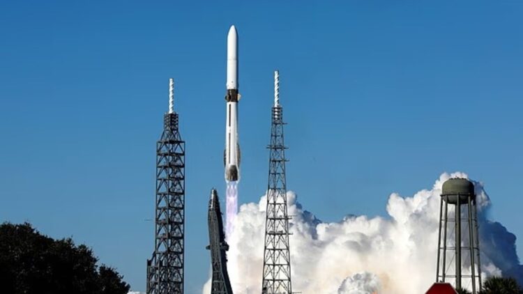 The new space race in the United States—NASA, SpaceX, and Blue Origin compete for the future beyond Earth 1 The new space race in the United States—NASA, SpaceX, and Blue Origin compete for the future beyond Earth