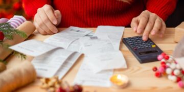 Christmas spending 2025—the 2025 season looks strong, but inflation reveals that we are buying less and paying more, according to Mastercard and the Fed