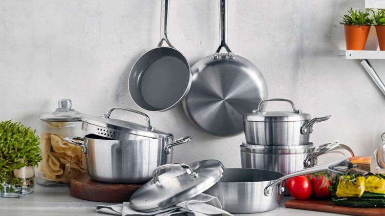 It's official—the FDA publishes a list of pots, pans, and utensils that release lead and puts millions of American households on alert 1 It's official—the FDA publishes a list of pots, pans, and utensils that release lead and puts millions of American households on alert