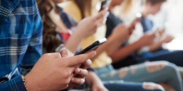 Confirmed—California will require plans to ban or restrict smartphones on campuses, affecting millions of students starting in July 2026