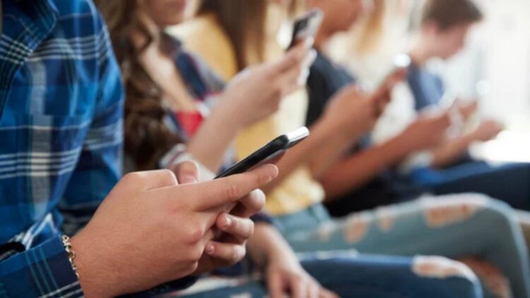 Confirmed—California will require plans to ban or restrict smartphones on campuses, affecting millions of students starting in July 2026