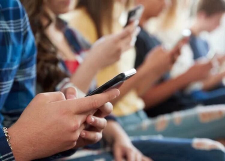 Confirmed—California will require plans to ban or restrict smartphones on campuses, affecting millions of students starting in July 2026