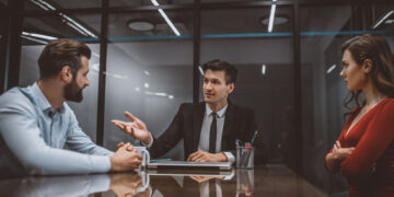 Goodbye to traditional inheritance—a father in the US divides everything between his three children and unleashes an unexpected family conflict