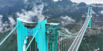 No tunnels or slow routes—the new Guizhou bridge replaces the old two-hour journey with a crossing that takes just two minutes