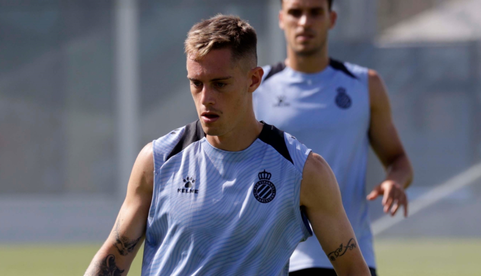 Pol Lozano centro del campo en el Espanyol con Sergi Darder