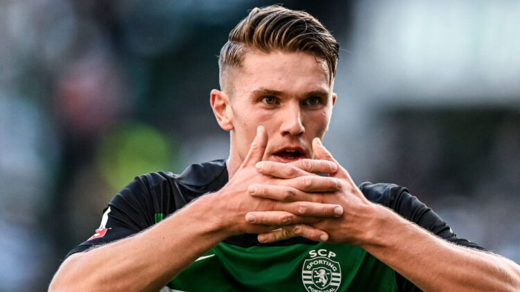 Sporting Lisbon's Swedish forward #09 Viktor Gyokeres celebrates scoring his second goal during the Portuguese League football match between Sporting CP and GD Chaves at the Jose Alvalade stadium in Lisbon on May 18, 2024. (Photo by PATRICIA DE MELO MOREIRA / AFP)